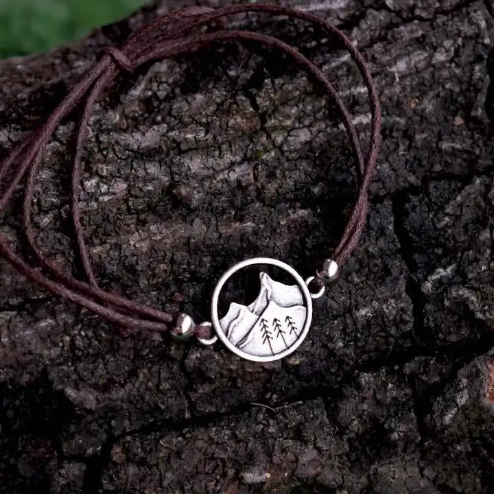 close up of lauren spencer mountain bracelet